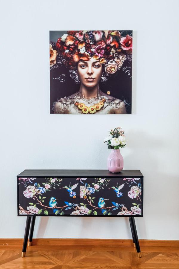 New Stylish 3 Suites Bedrooms Apt In Mala Strana - N2Nd ปราก ภายนอก รูปภาพ