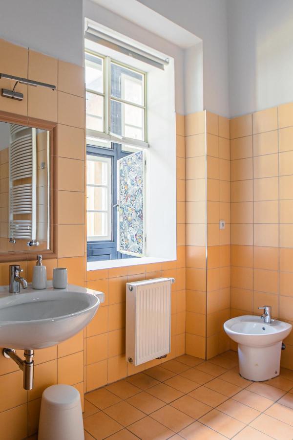 New Stylish 3 Suites Bedrooms Apt In Mala Strana - N2Nd ปราก ภายนอก รูปภาพ