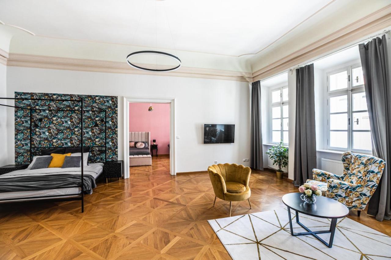 New Stylish 3 Suites Bedrooms Apt In Mala Strana - N2Nd ปราก ภายนอก รูปภาพ