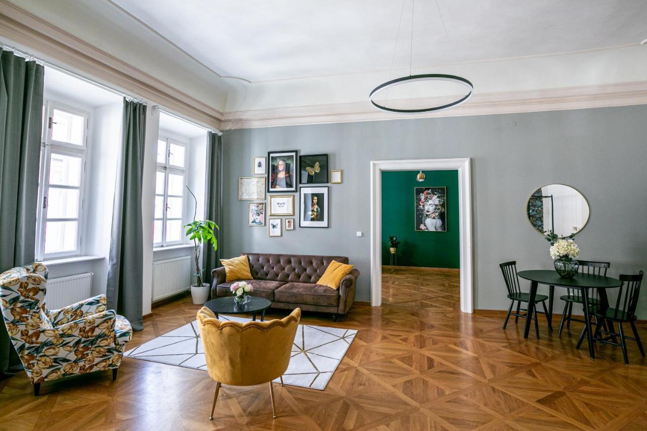 New Stylish 3 Suites Bedrooms Apt In Mala Strana - N2Nd ปราก ภายนอก รูปภาพ