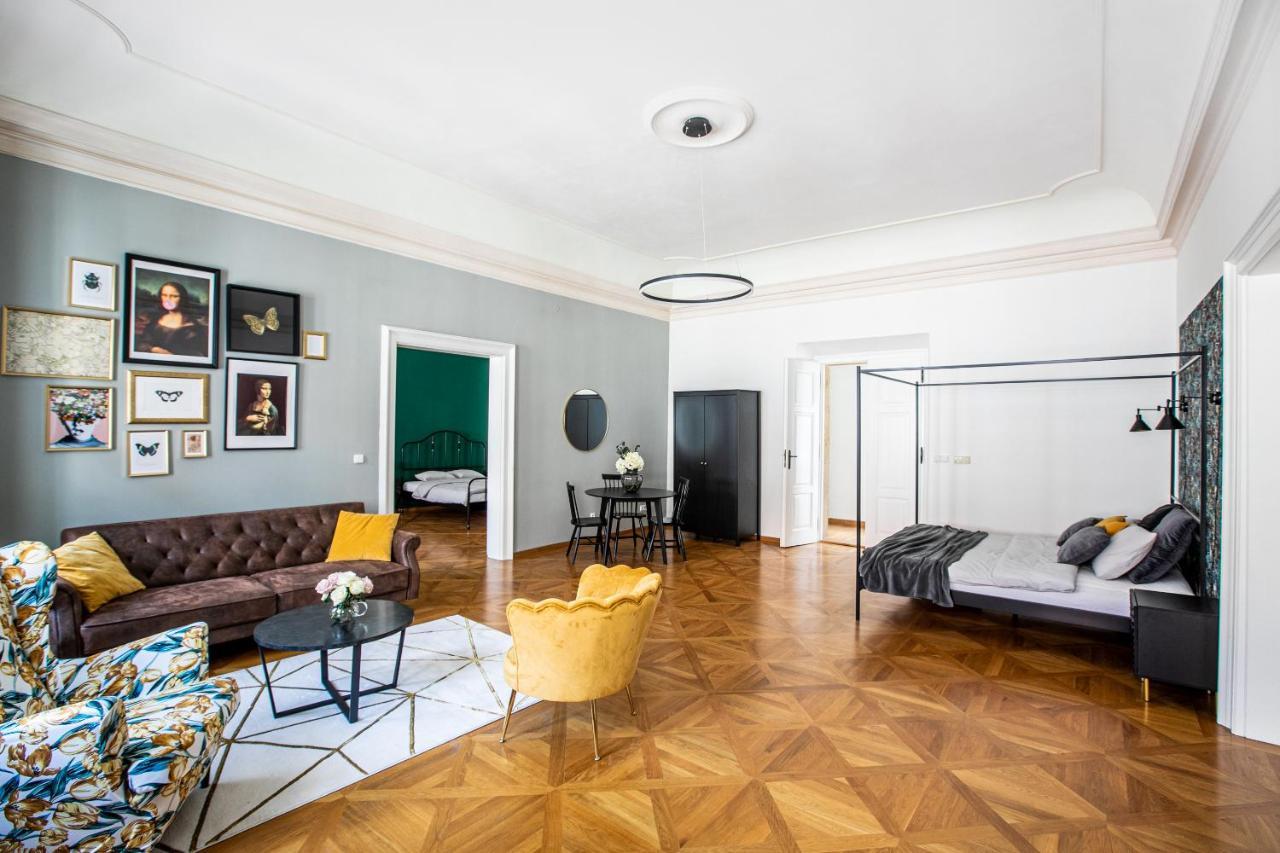 New Stylish 3 Suites Bedrooms Apt In Mala Strana - N2Nd ปราก ภายนอก รูปภาพ